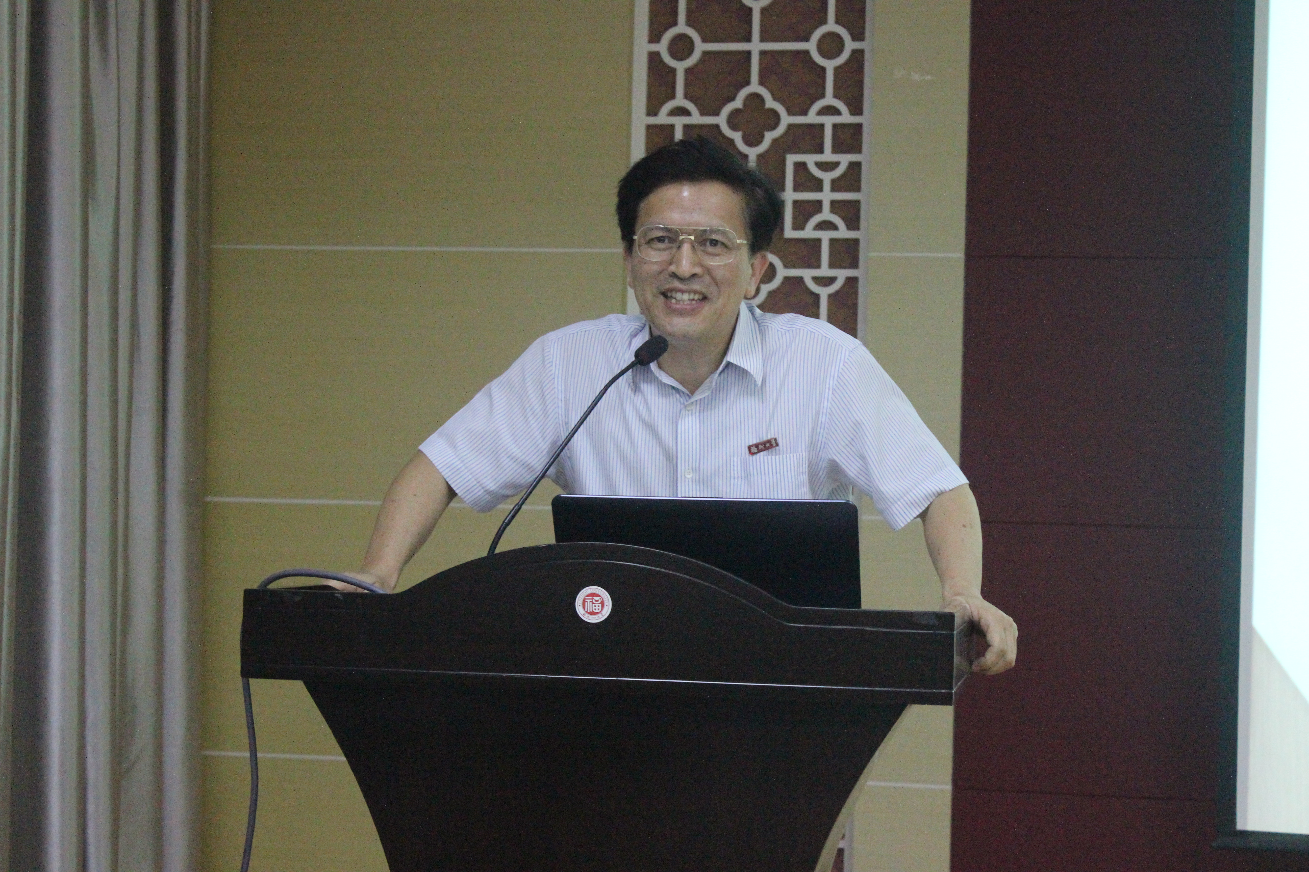 陈为旭研究员上台致辞 陈为旭研究员上台致辞