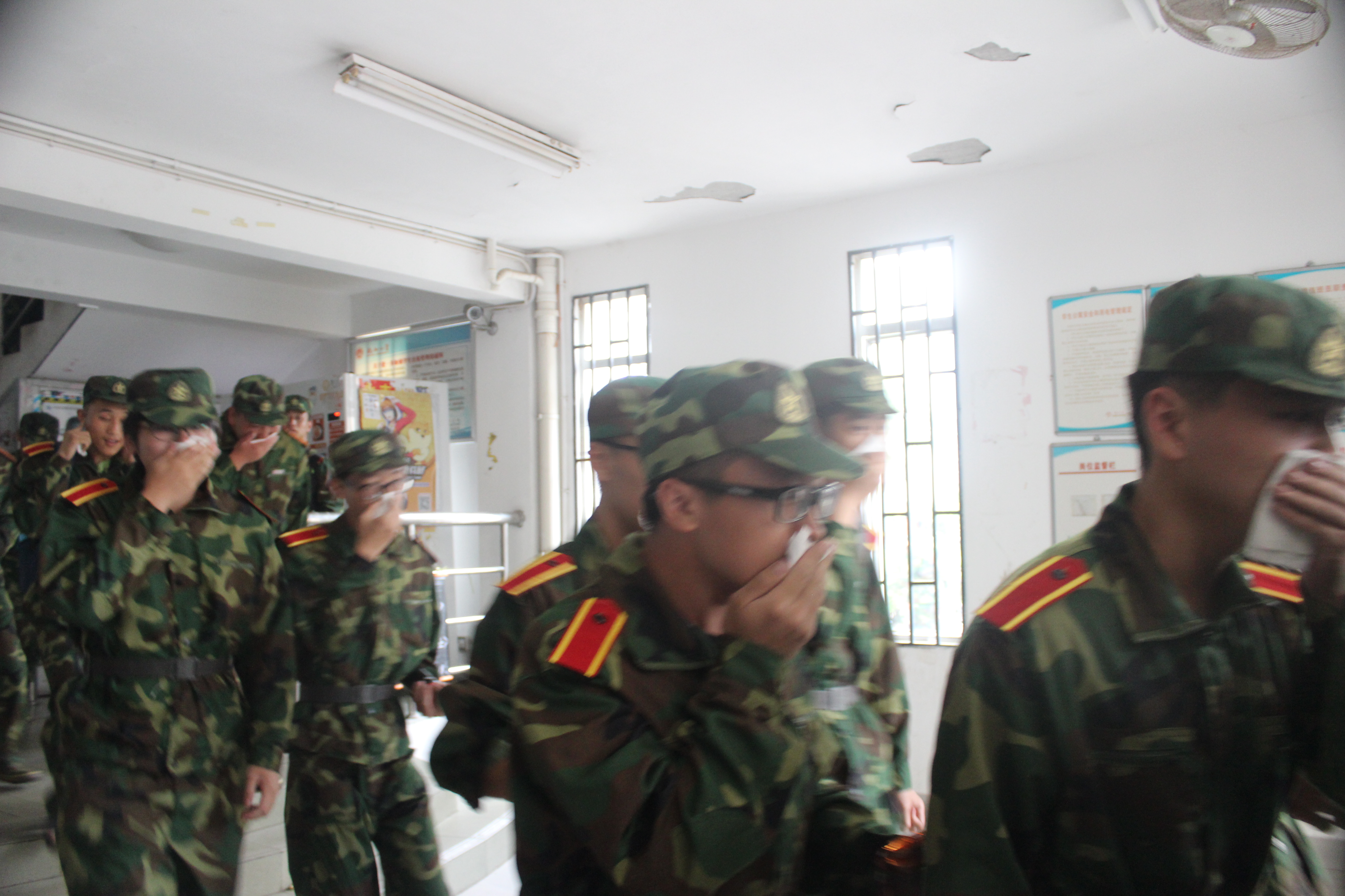 av大平台
2015级新生疏散逃生演练 (1) av大平台
2015级新生疏散逃生演练 (1)