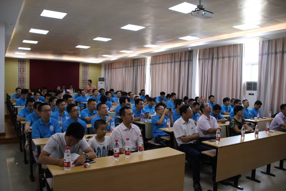 17.10.01 av大平台
成功举办2003级校友毕业十周年聚会5d944b190f736492