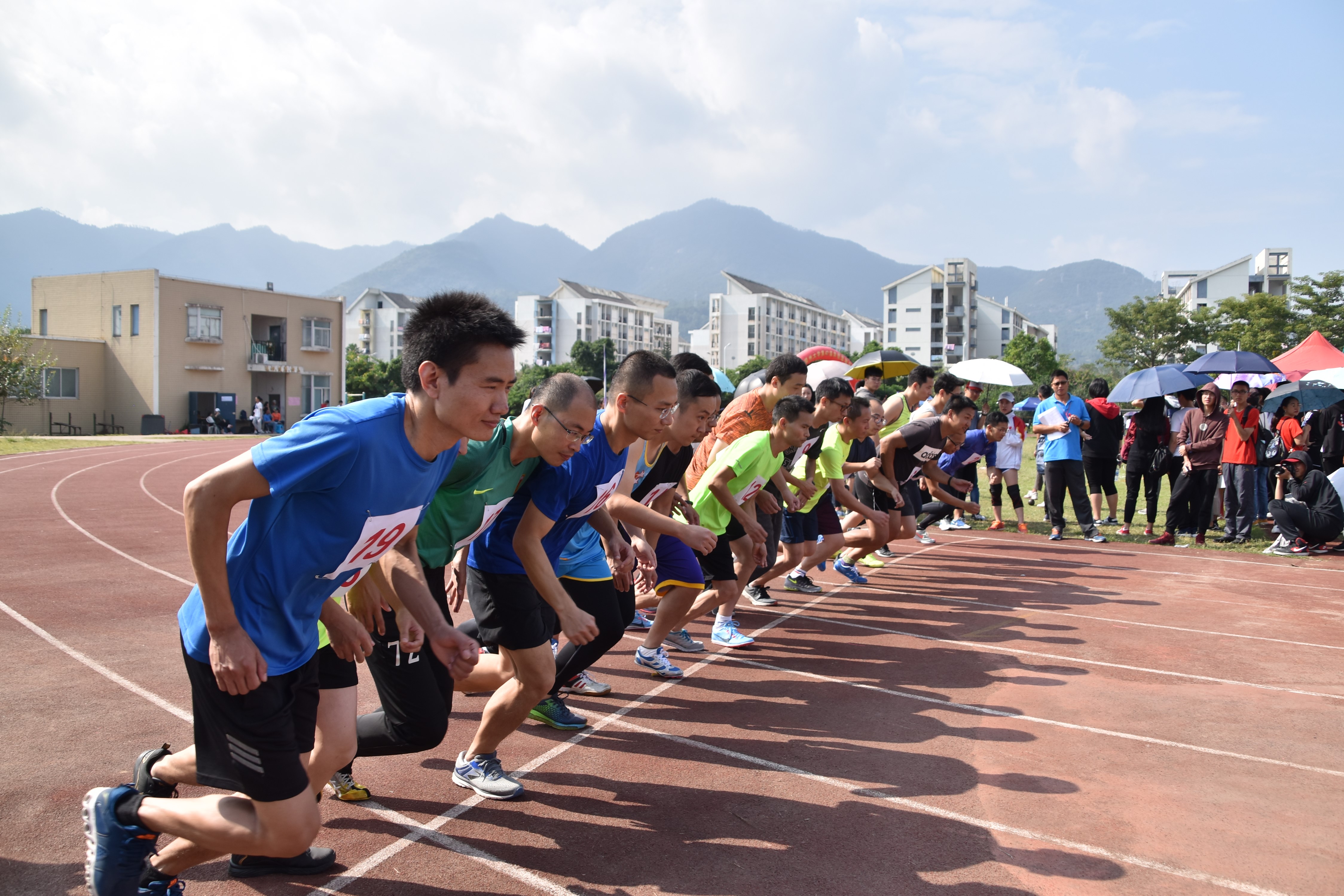 机械学院 男教青1500米 侯晓东