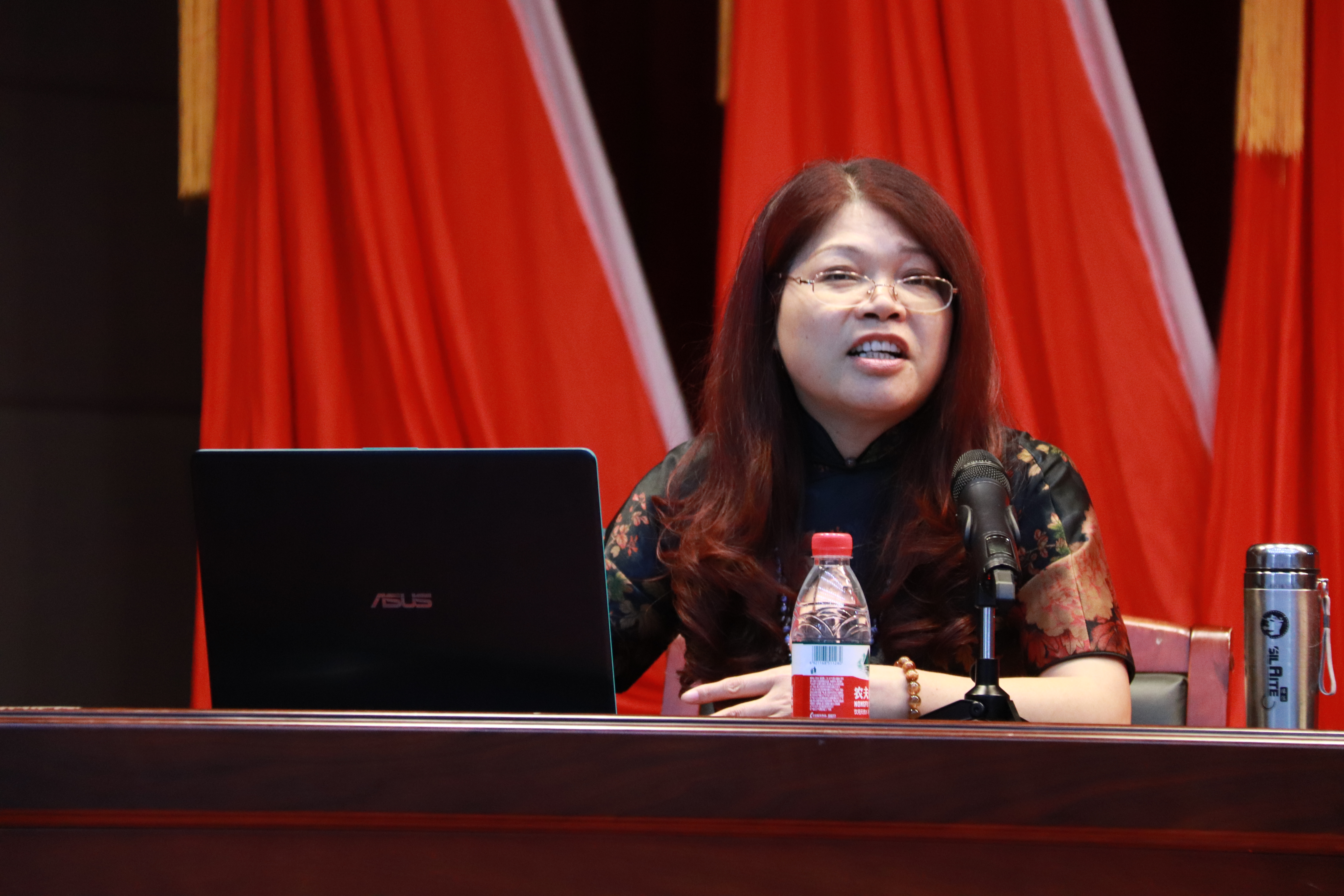 马克思主义学院舒展教授作专题报告1 马克思主义学院舒展教授作专题报告1